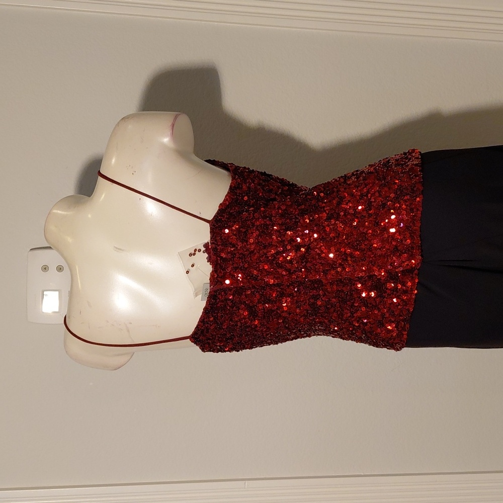 Cache Red Sequin Tank Top NWT - image 4